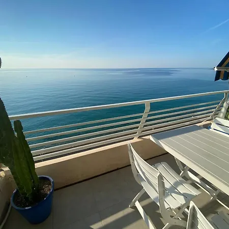 Sea View Studio, Huge Terrace On The 4th Floor アパート *