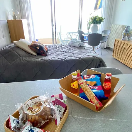 Sea View Studio, Huge Terrace On The 4th Floor *