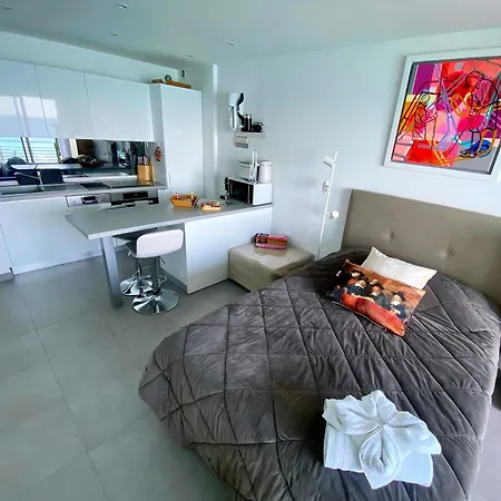 Sea View Studio, Huge Terrace On The 4th Floor